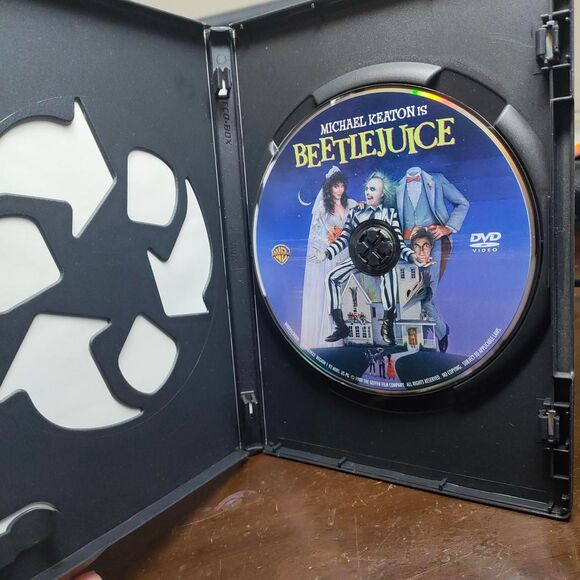 Beetlejuice 20th Anniversary Deluxe Edition DVD - Picture 3 of 4